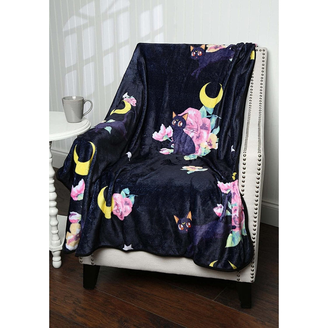 Great Eastern Entertainment Sailor Moon Luna Throw Blanket 46" X 60"