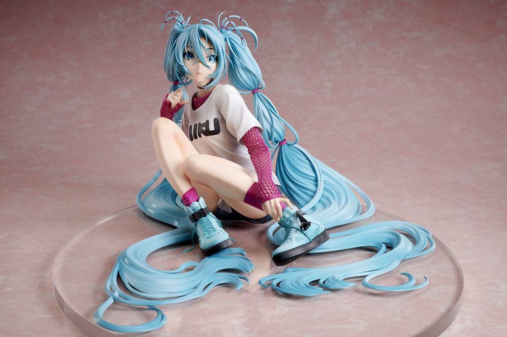 Good Smile Company - Hatsune Miku - x Mai Yoneyama The Latest Street Style Cute - Scale Figure - Fundom