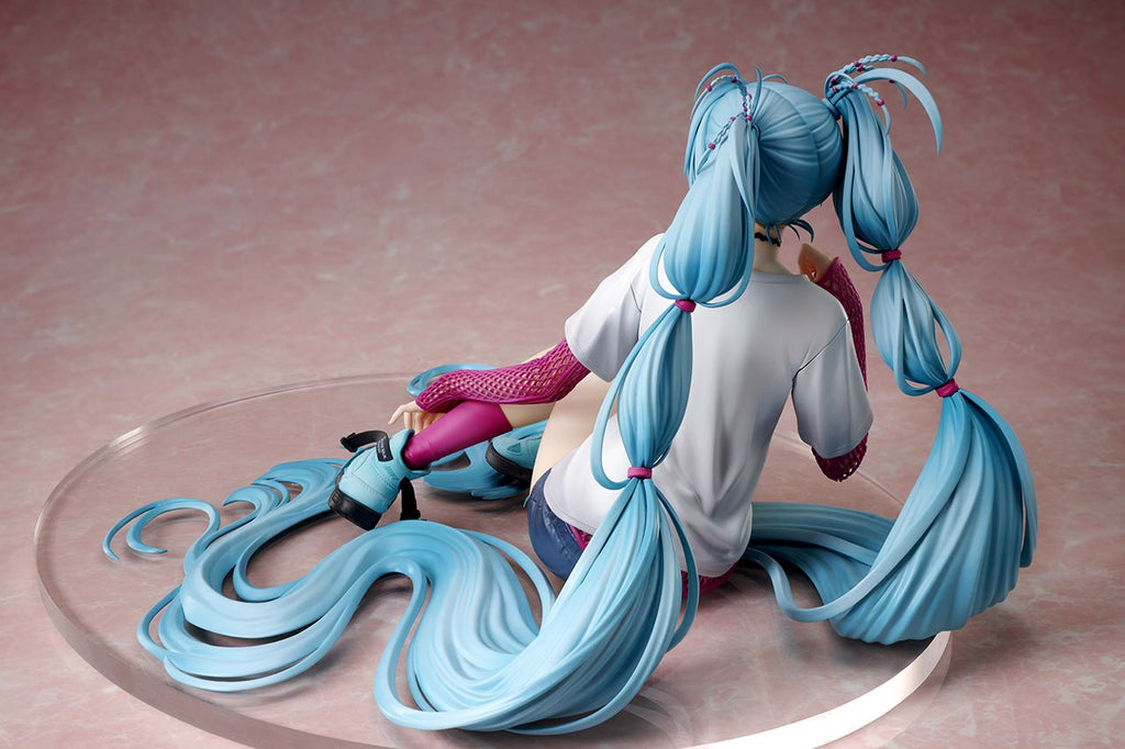 Good Smile Company - Hatsune Miku - x Mai Yoneyama The Latest Street Style Cute - Scale Figure - Fundom