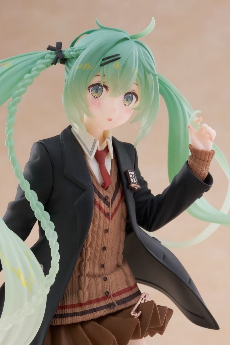 Taito - Hatsune Miku - Hatsune Miku - Fashion Preppy Ver. Figure - Fundom