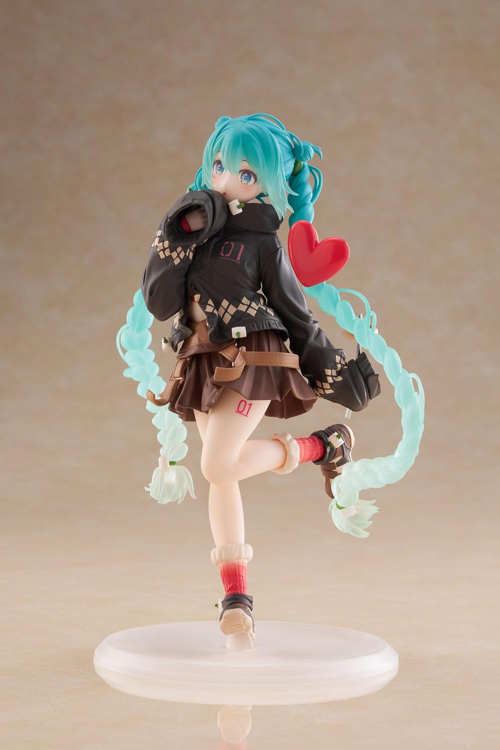 Taito - Piapro Characters - Hatsune Miku Outdoor Ver. - Fashion Figure - Fundom