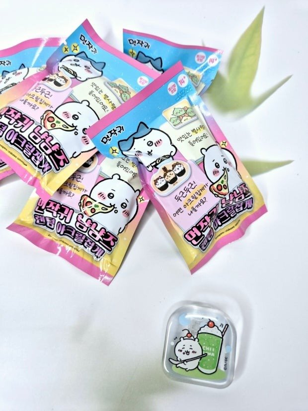 Chiikawa NyamNyamz Random Acrylic Clip Blind Box - Fundom