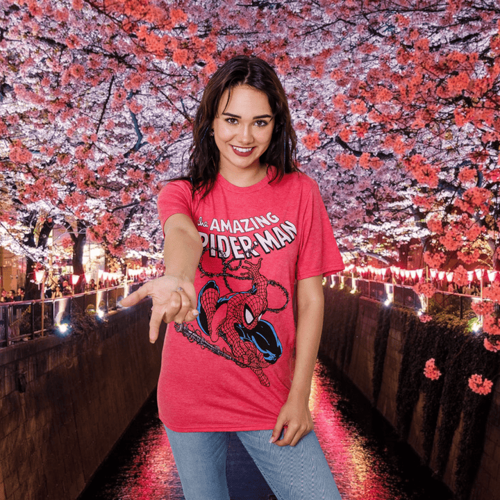 Spider - Man Spidey Swinging Marvel Comics Adult Graphic T-Shirt - Fundom