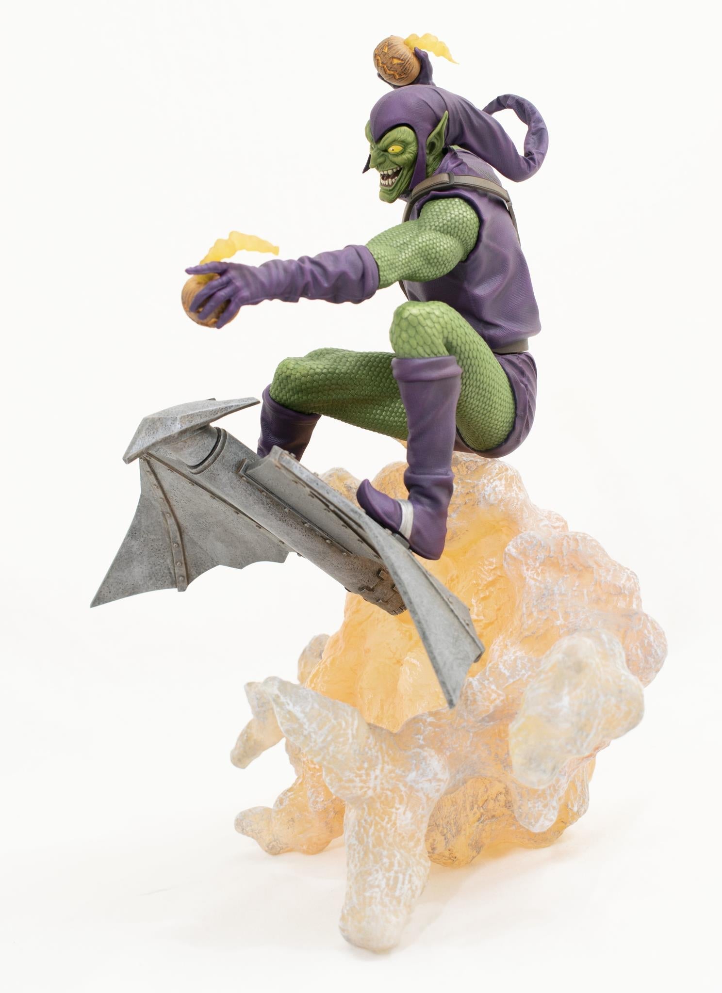Diamond Select Toys Marvel Gallery Green Goblin Deluxe PVC Statue
