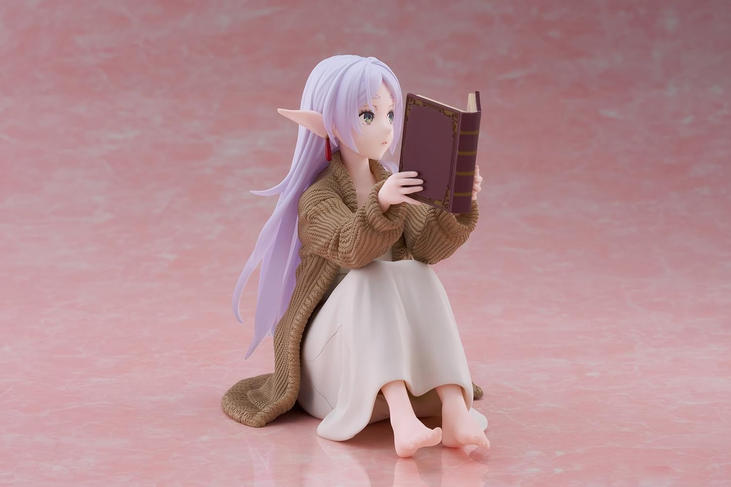 Taito - Frieren: Beyond Journey's End - Frieren Roomwear Version Desktop Cute Figure - Fundom