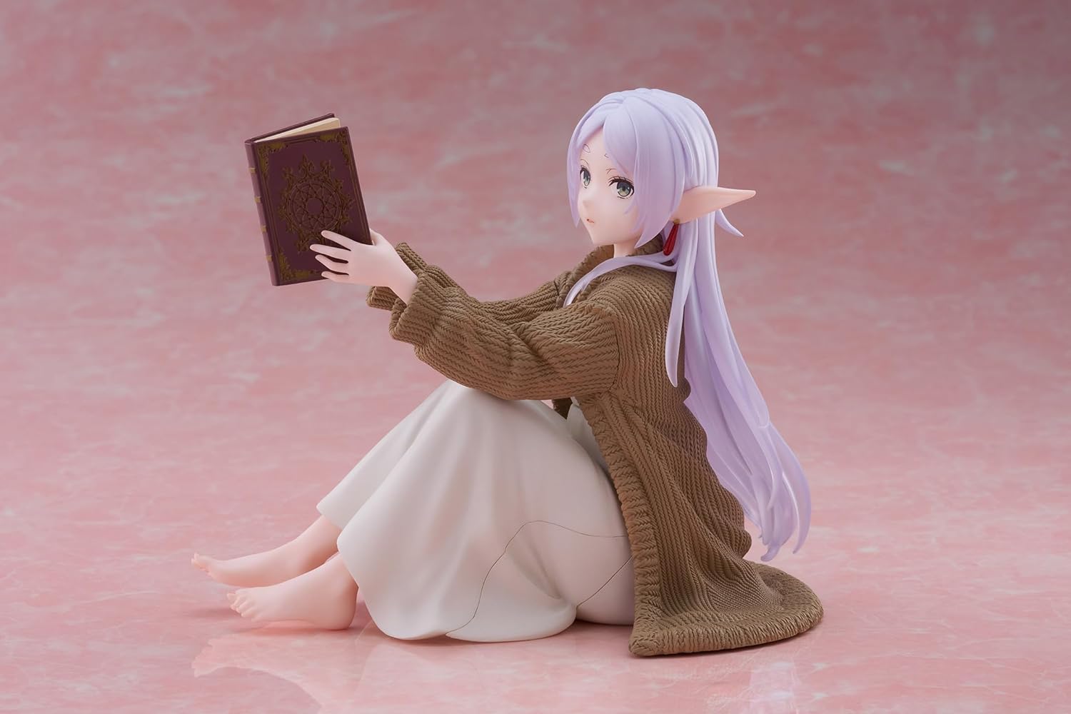 Taito - Frieren: Beyond Journey's End - Frieren Roomwear Version Desktop Cute Figure - Fundom