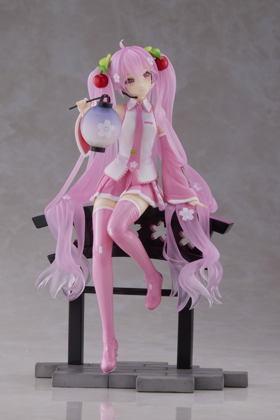 TAITO - Hatsune Miku - Sakura Miku AMP+ Sakura Lantern Ver. Prize Figure - Fundom